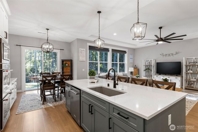 930 SW J H Road, Port Orchard, WA 98367