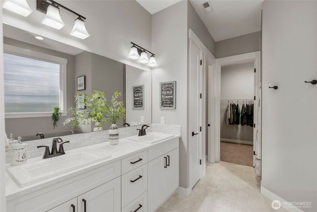 930 SW J H Road, Port Orchard, WA 98367