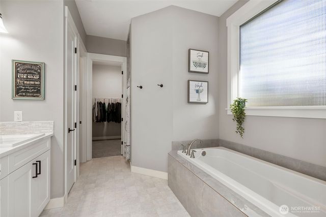 930 SW J H Road, Port Orchard, WA 98367