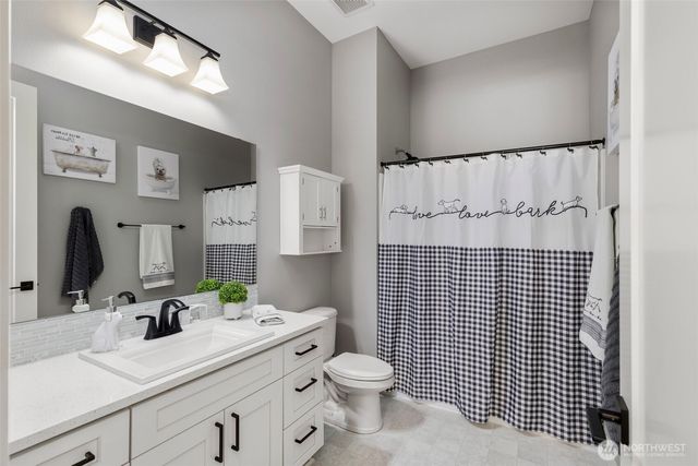 930 SW J H Road, Port Orchard, WA 98367