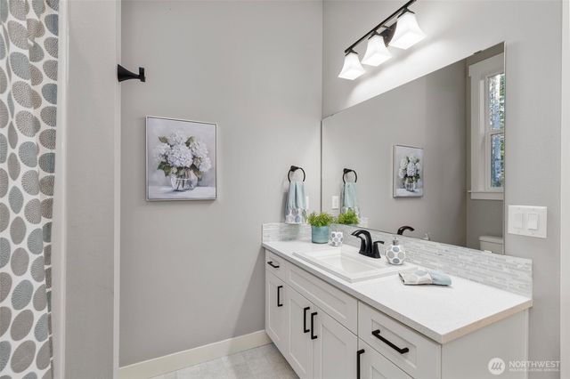 930 SW J H Road, Port Orchard, WA 98367