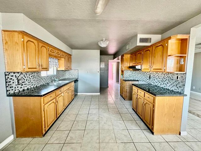 610 E Chanslor Way, Blythe, CA 92225