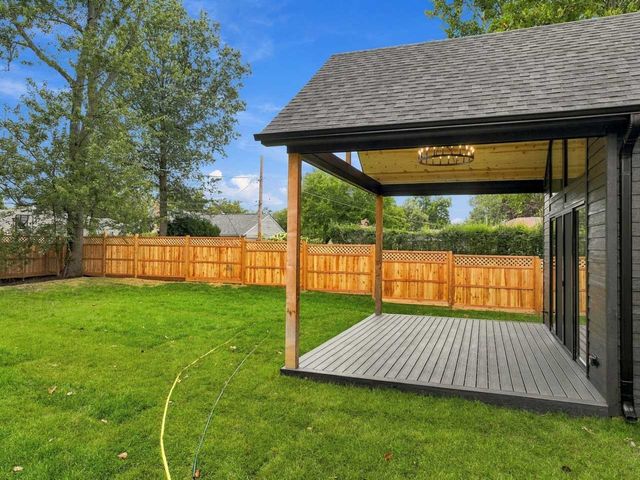 810 Clover Court, Glenview, IL 60025