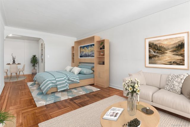 111-39 76th Road D8, Forest Hills, NY 11375