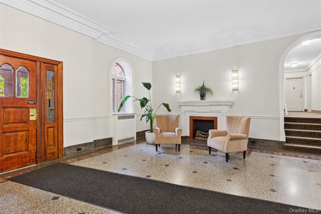 111-39 76th Road D8, Forest Hills, NY 11375