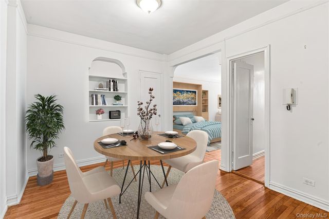 111-39 76th Road D8, Forest Hills, NY 11375