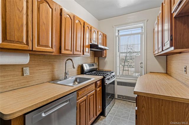 111-39 76th Road D8, Forest Hills, NY 11375