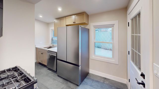 8325 W Forest Preserve Avenue, Chicago, IL 60634