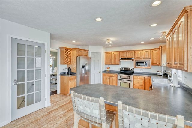 6430 Sunray Crest Dr, Victor, NY 14564