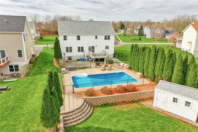 6430 Sunray Crest Dr, Victor, NY 14564