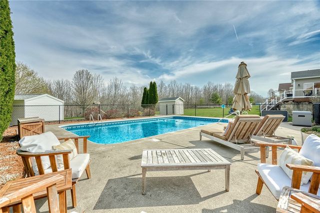 6430 Sunray Crest Dr, Victor, NY 14564