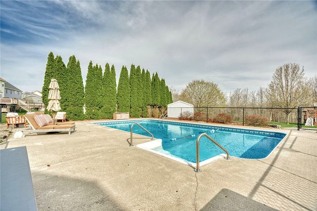 6430 Sunray Crest Dr, Victor, NY 14564