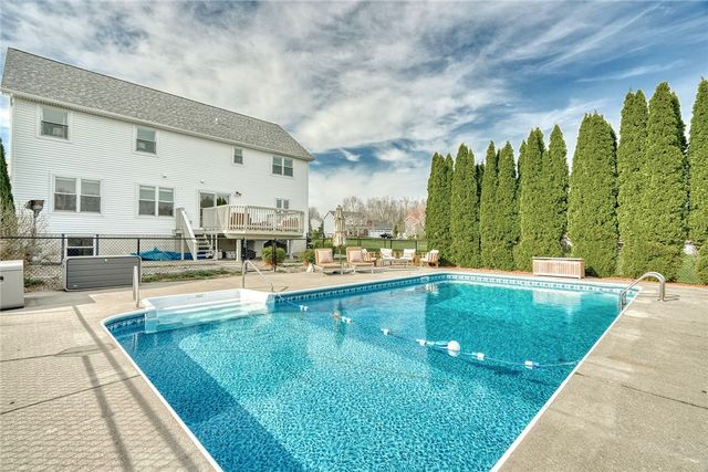 6430 Sunray Crest Dr, Victor, NY 14564