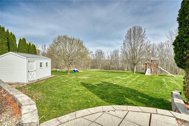 6430 Sunray Crest Dr, Victor, NY 14564