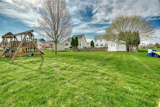 6430 Sunray Crest Dr, Victor, NY 14564