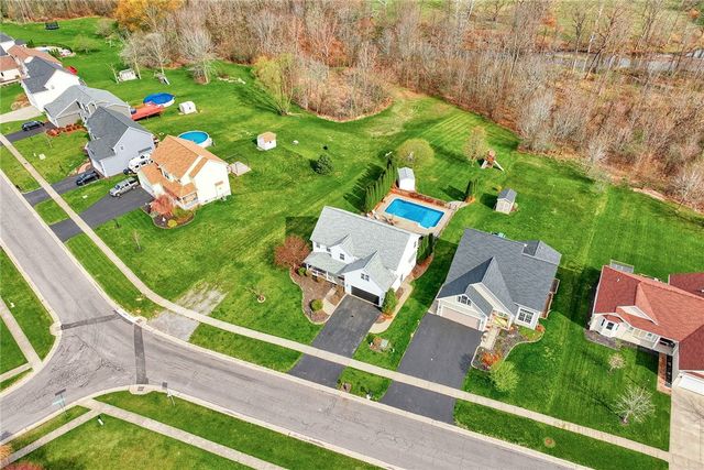 6430 Sunray Crest Dr, Victor, NY 14564