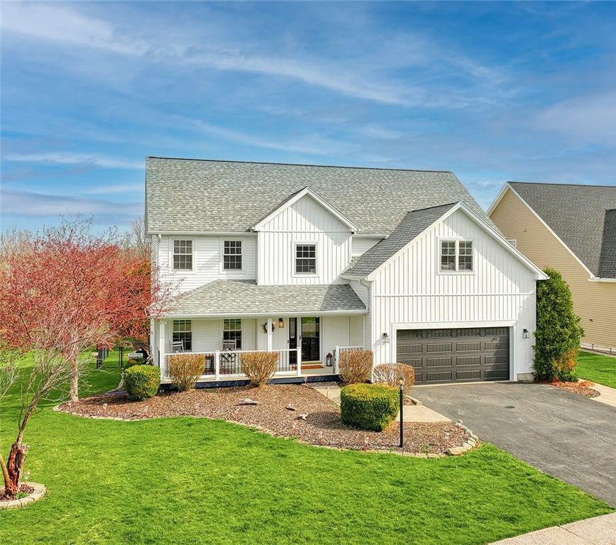 6430 Sunray Crest Dr, Victor, NY 14564