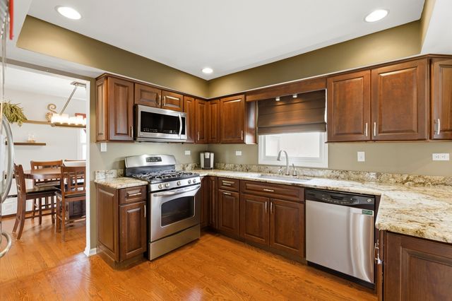 6900 Olde Gatehouse Road, Tinley Park, IL 60477