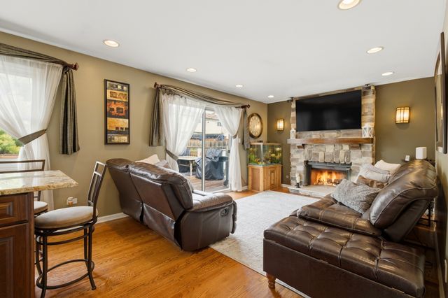 6900 Olde Gatehouse Road, Tinley Park, IL 60477