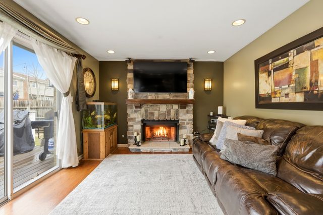 6900 Olde Gatehouse Road, Tinley Park, IL 60477