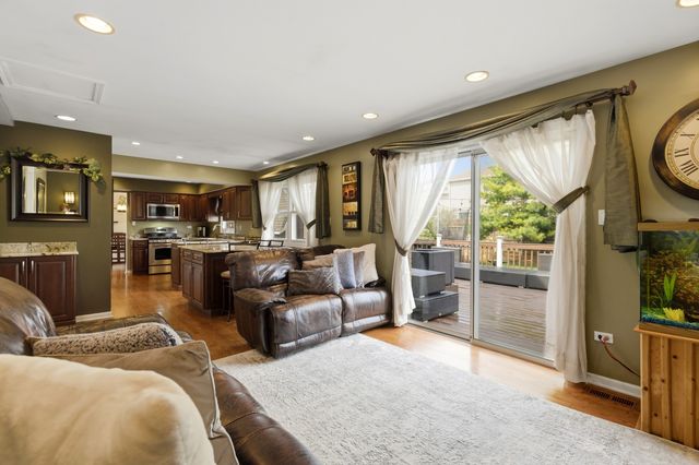 6900 Olde Gatehouse Road, Tinley Park, IL 60477