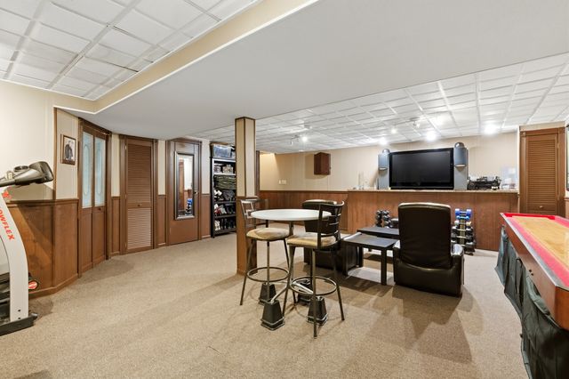 6900 Olde Gatehouse Road, Tinley Park, IL 60477