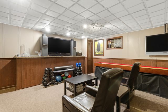 6900 Olde Gatehouse Road, Tinley Park, IL 60477