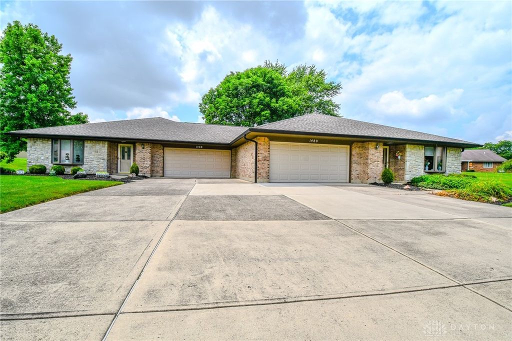 1480 Cross Creek Circle, Dayton, OH 45429