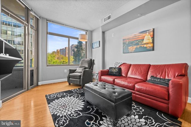 3600 S GLEBE RD #215W, Arlington, VA 22202