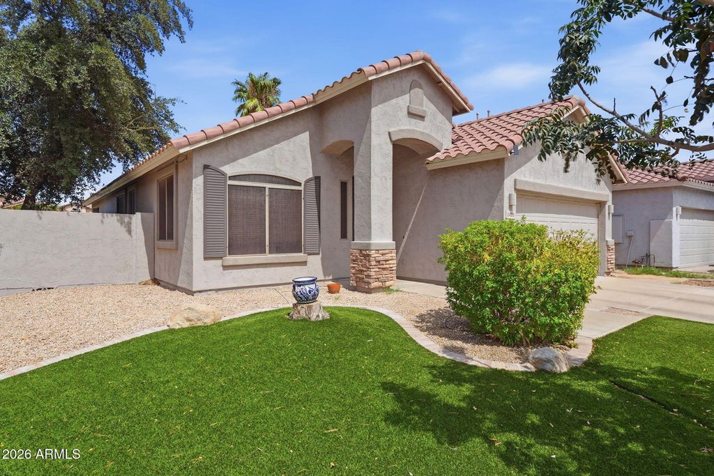 2420 E DARREL Road, Phoenix, AZ 85042 — exterior