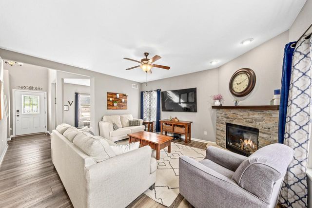 W206N16377 Marshland DRIVE, Jackson, WI 53037