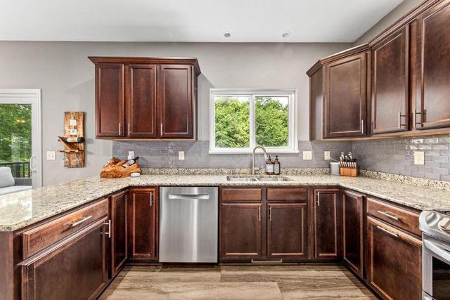 W206N16377 Marshland DRIVE, Jackson, WI 53037