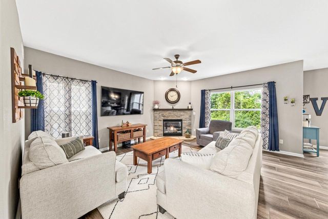W206N16377 Marshland DRIVE, Jackson, WI 53037