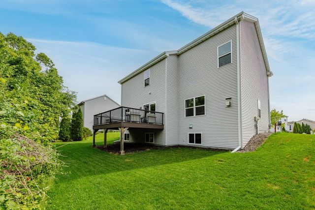 W206N16377 Marshland DRIVE, Jackson, WI 53037