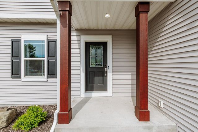 W206N16377 Marshland DRIVE, Jackson, WI 53037
