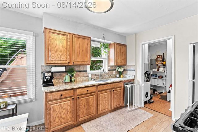 2190 Mapledale Street, Ferndale, MI 48220