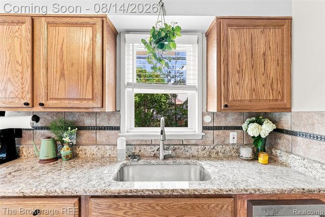 2190 Mapledale Street, Ferndale, MI 48220