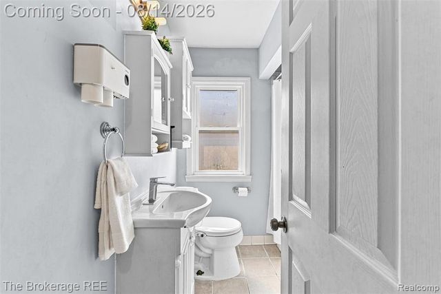 2190 Mapledale Street, Ferndale, MI 48220