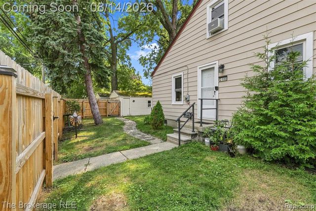 2190 Mapledale Street, Ferndale, MI 48220