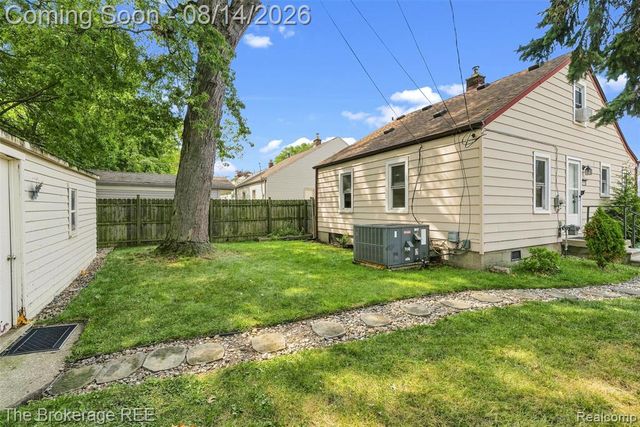2190 Mapledale Street, Ferndale, MI 48220