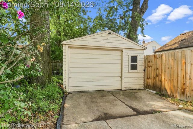 2190 Mapledale Street, Ferndale, MI 48220