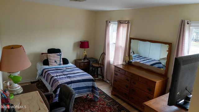 484 Woodhaven Boulevard SE, Bayville, NJ 08721