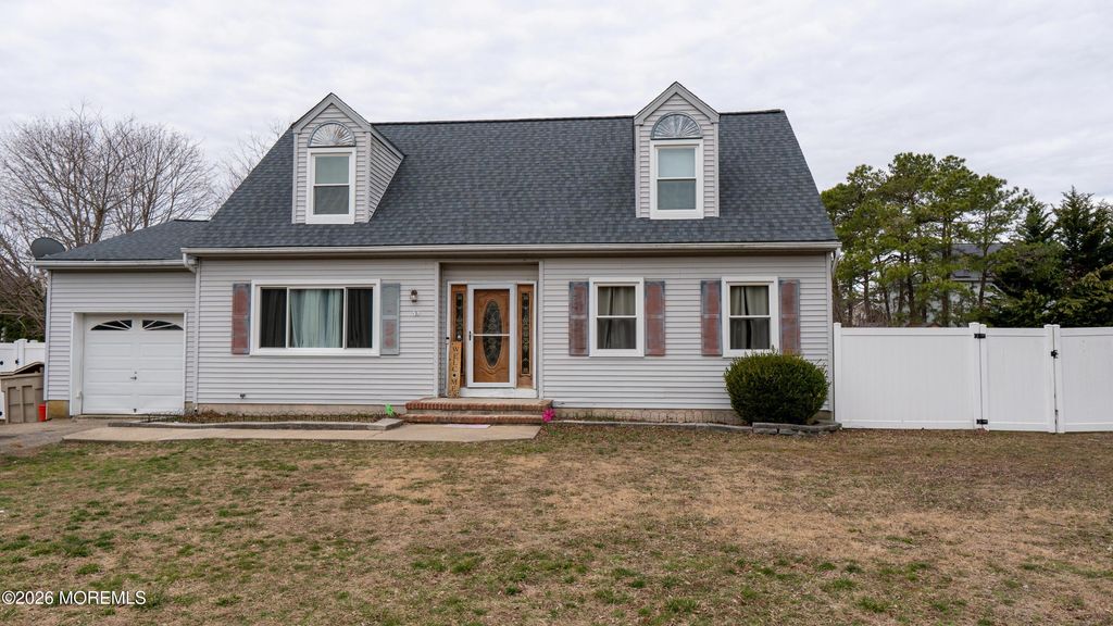 484 Woodhaven Boulevard SE, Bayville, NJ 08721