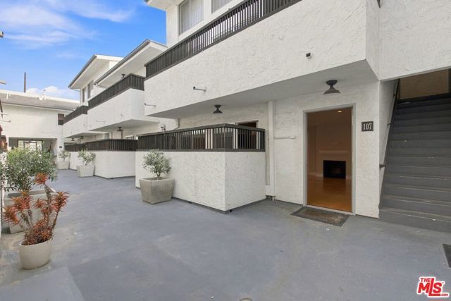 3131 S Canfield Avenue 107, Los Angeles, CA 90034