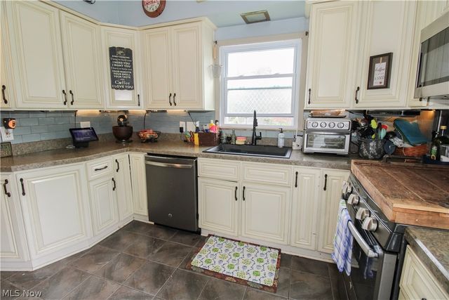 4040 Broadway, Lorain, OH 44052