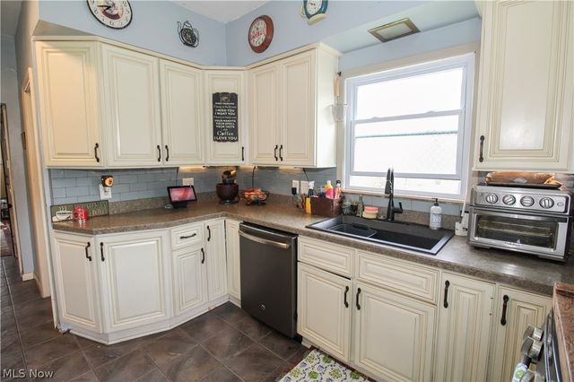 4040 Broadway, Lorain, OH 44052