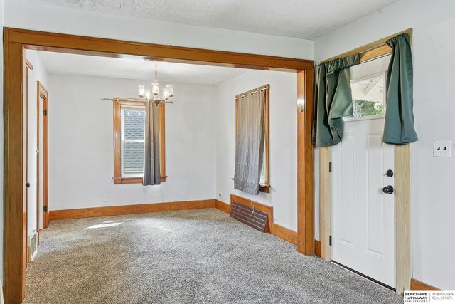 5508 Hickory Street, Omaha, NE 68106