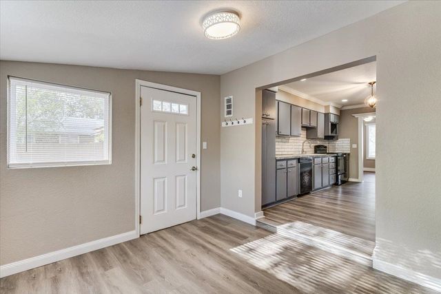 1338 S Ida Ave, Wichita, KS 67211