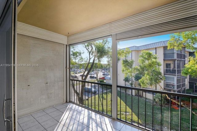 6101 N Falls Cir Dr 309, Lauderhill, FL 33319