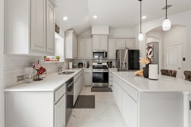 908 Madeline Lane, Cleburne, TX 76033